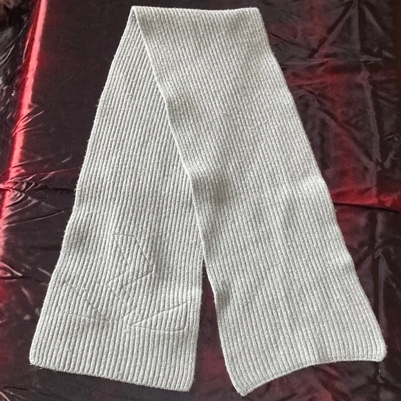 Fendi Gray Scarf with Black and White Accents - Picture 6 of 6